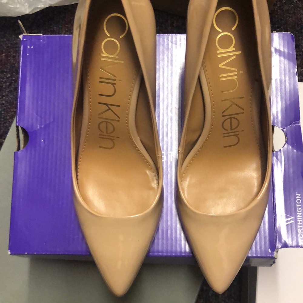 Calvin Klein nude pumps 7.5